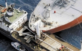 tentang tubrukkan kapal